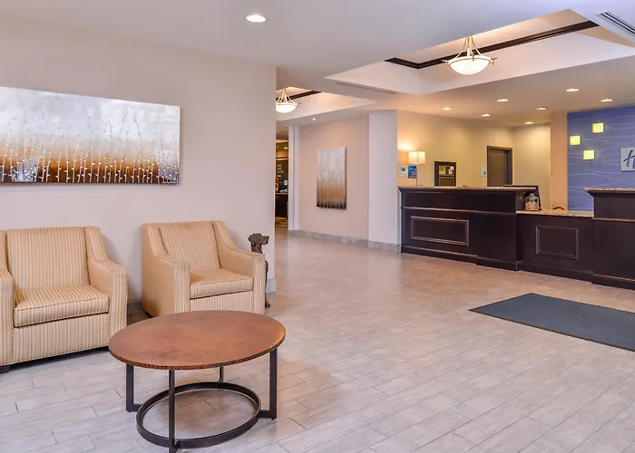 Holiday Inn Express & Suites Emporia Northwest By Ihg